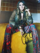 LAINEY WILSON AUTOGRAPHED PHOTO  w/COA