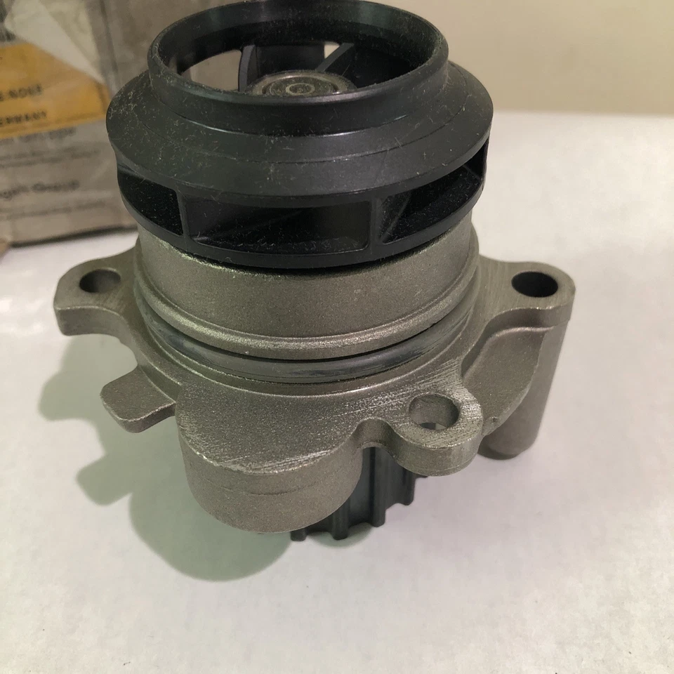 Volkswagen OEM 038121011AX - Bomba de agua del motor para AX Jetta Beetle Golf Foto 3 de 4