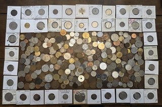 Lote de 300 monedas extranjeras/del mundo más de 3 libras ¡SIN RES!