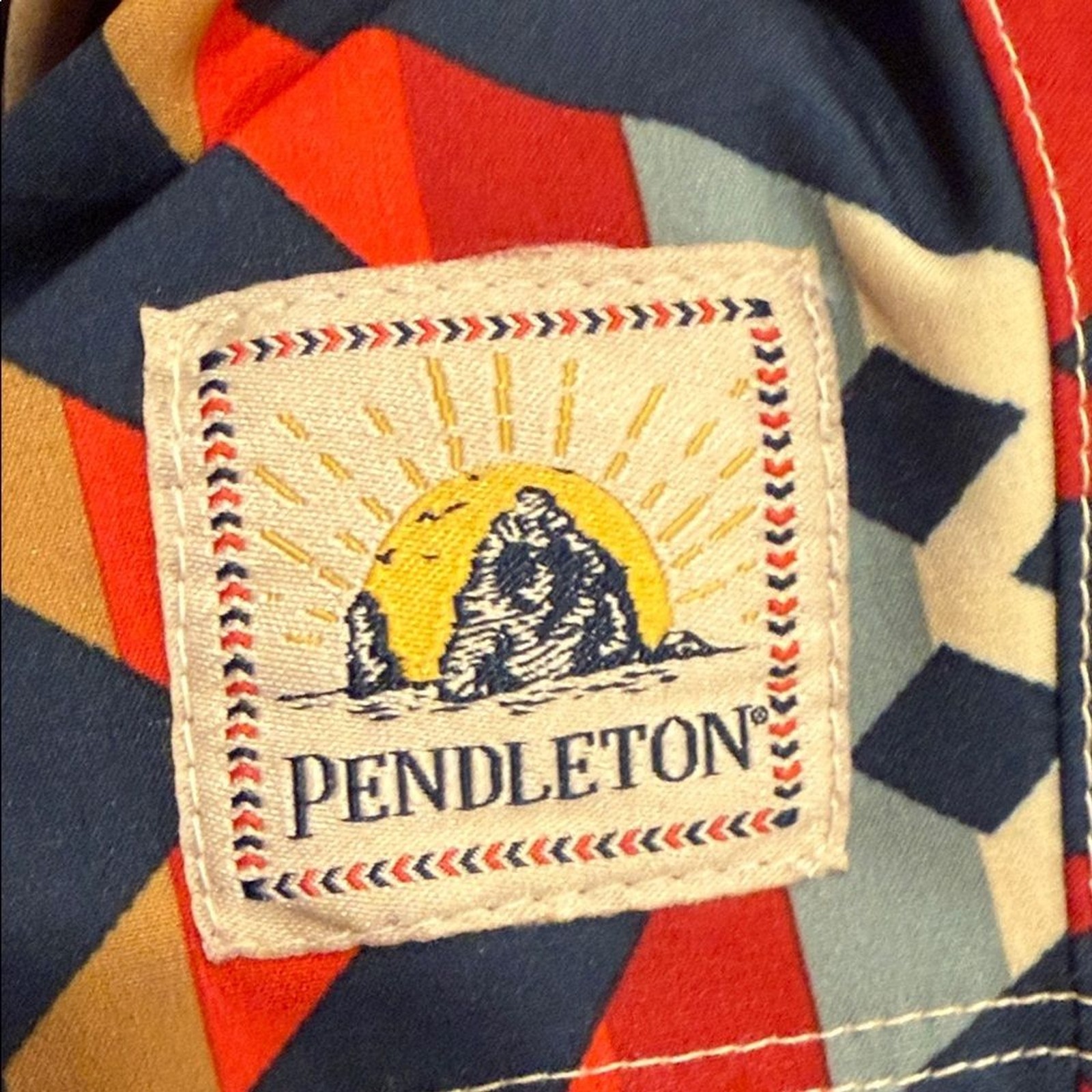 Pendleton shoreside patterned lined shorts medium - image 4