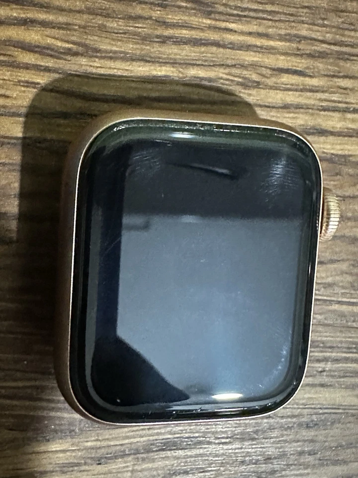 Apple Watch SE (1st generation), photo 3 of 5