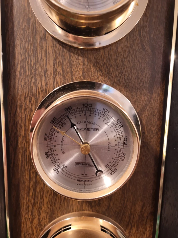 Estación meteorológica Springfield US Wall años 70: temperatura/presión atmática/humedad Foto 3 de 4