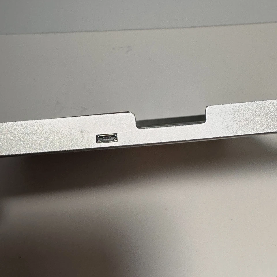 ZAGGmate Funda Aluminio con Teclado Bluetooth Incorporado para iPad 1ª Generación Foto 3 de 4