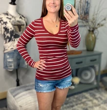 Striped Top Womens Medium Burgundy Red Preppy Stretch V Neck Essential Everyday