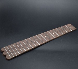 23-inch Bois de rose 18-ukulele tableau de doigts avec points blancs avec queue de poisson et frettes