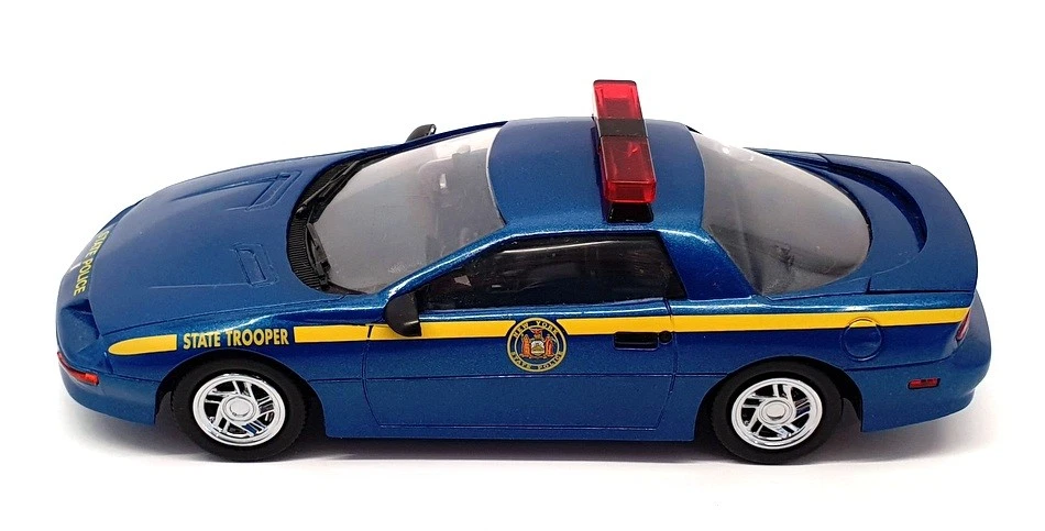 Code 3 Collectibles 1/24 Scale 30721A - Chevrolet Police Car New York - Blue - Image 4 of 4