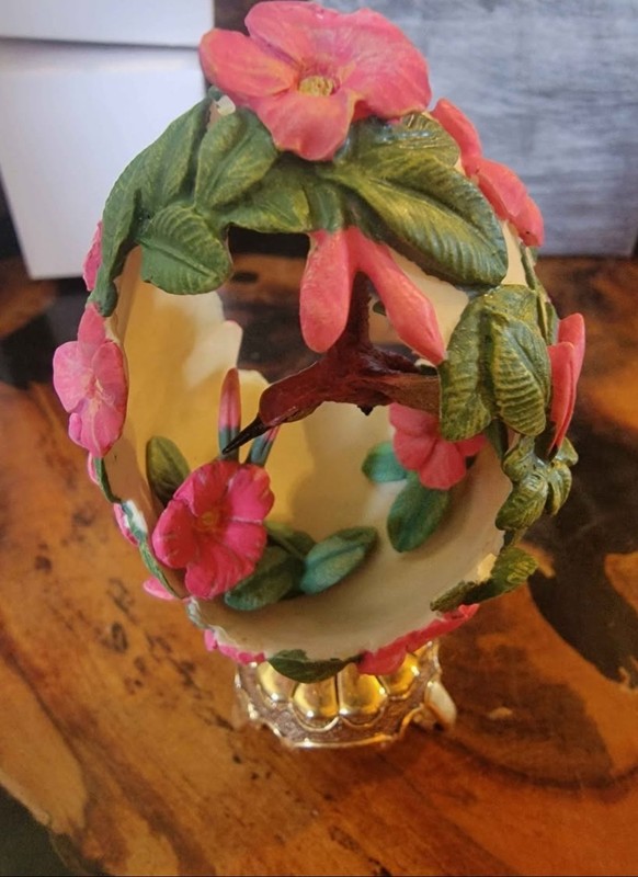 Hummingbird Floral Decorative Egg