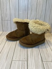 UGG Kids Bailey Button Boots in Chestnut size 8