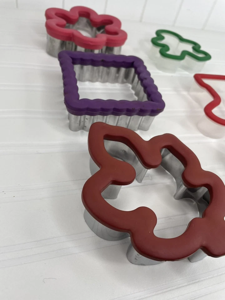 Lote de 6 cortadores de galletas Wilton Comfort Grip hoja cuadrada flor murciélago medias hombre Foto 2 de 4