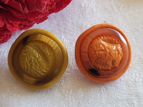 Lot De 15 Boutons Vintage Lumineux Orange - Trou De 1,2 Cm, Référence 5284, Occasion