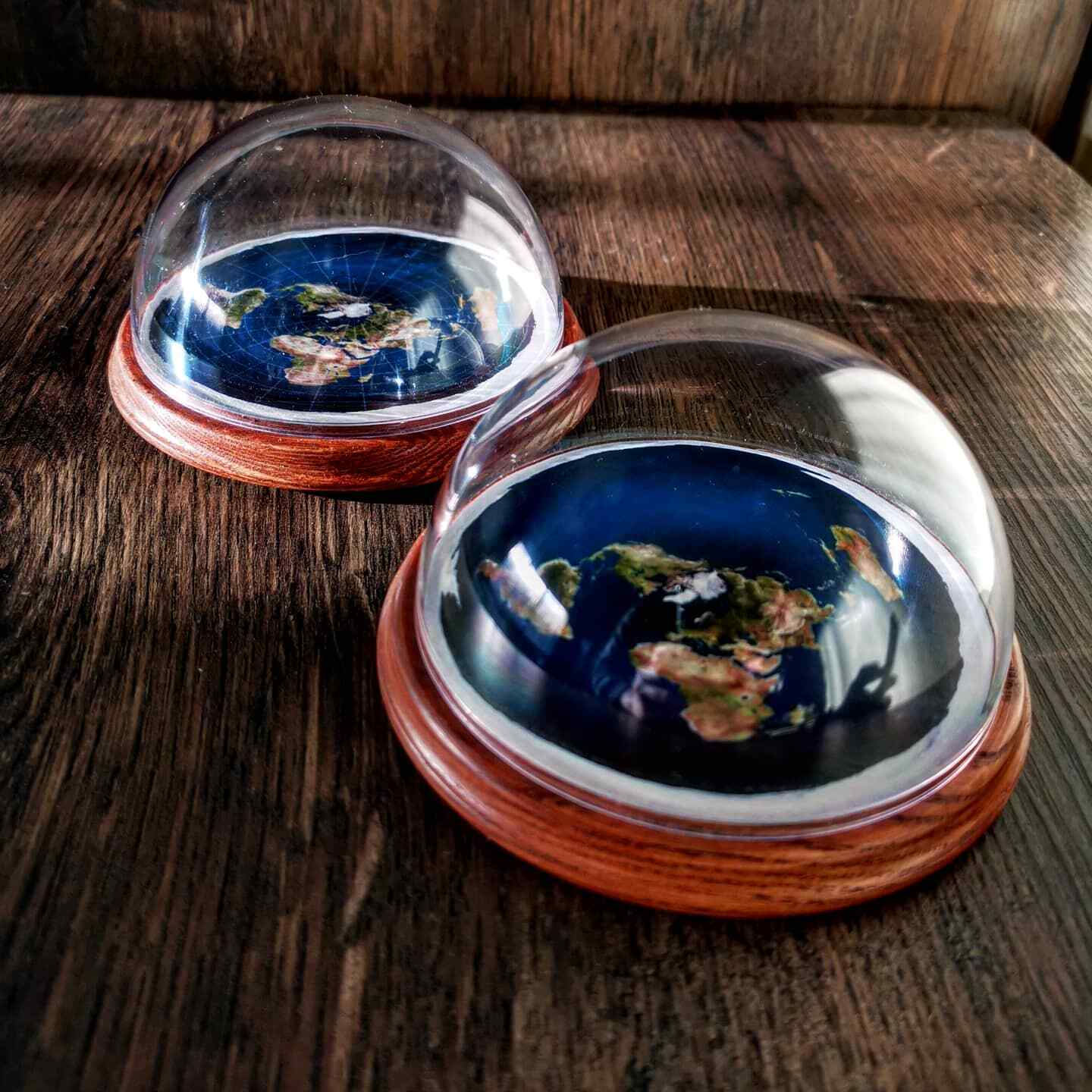 FLACHE ERDE MODELL AZIMUTALE ÄQUIDISTANZ PROJEKTIONSKARTE ASCHE