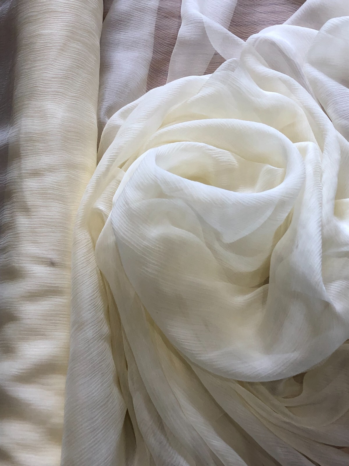 Silk crinkled chiffon, 6 mommy, 140 cm, cream, sold by the metre