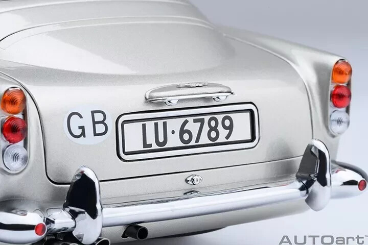 1/18 Aston Martin DB5 (James Bond) Goldfinger W/ Weapons Model by
