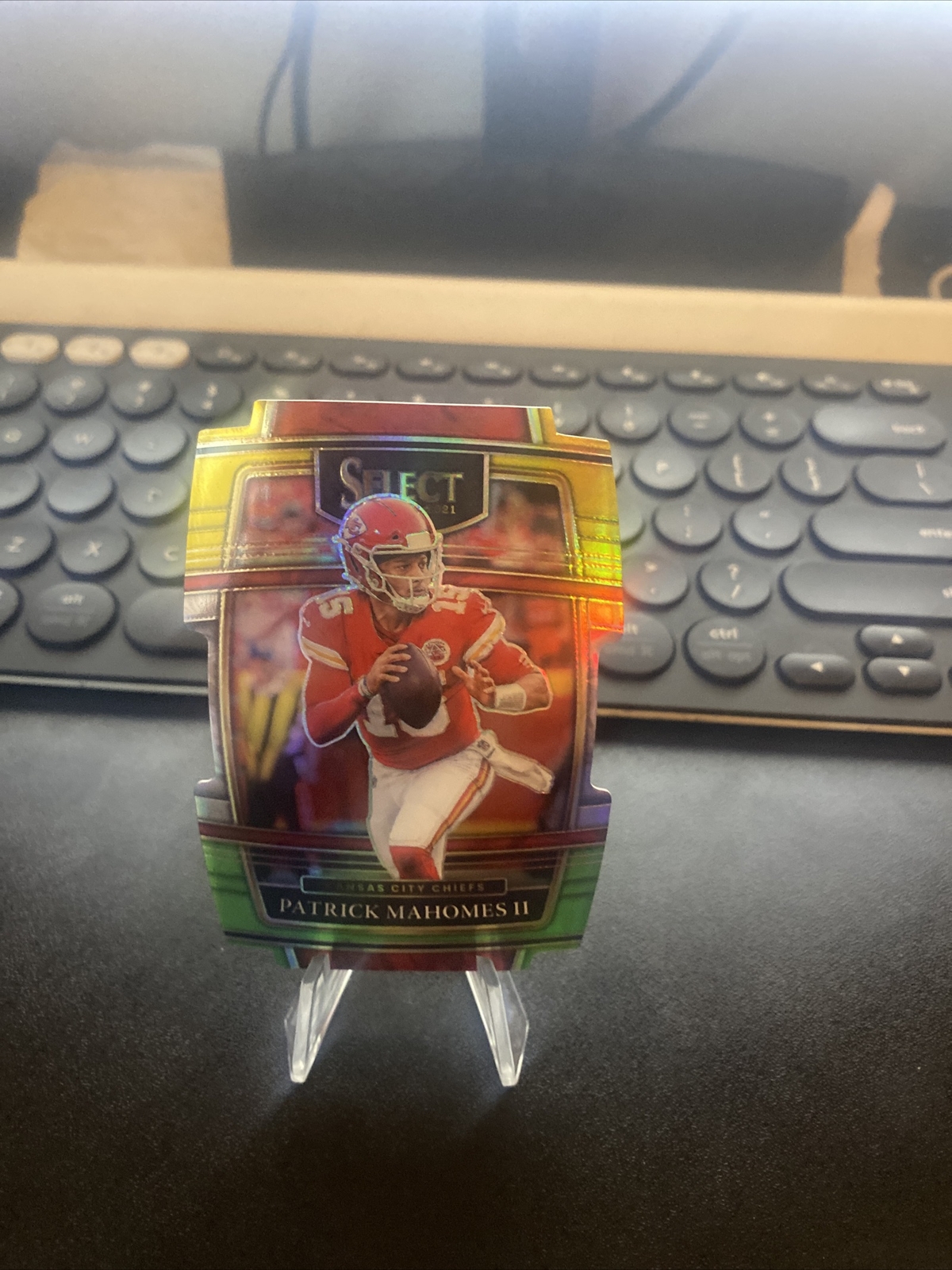 2021-22 Select Football Patrick Mahomes Yellow and Green Die Cut #2