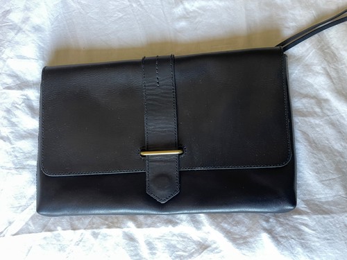 Madewell Black Leather Clutch Wallet – Magnetic Closure – Excellent Condition