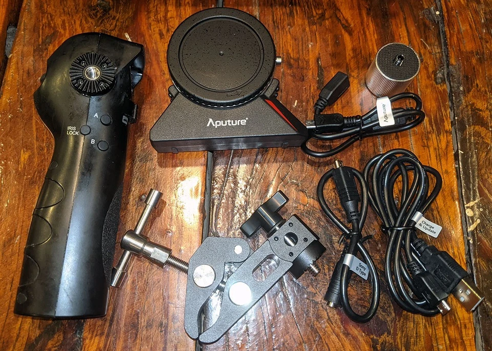 Adaptador de montaje electrónico remoto inalámbrico Aputure DEC con estuche Foto 3 de 4