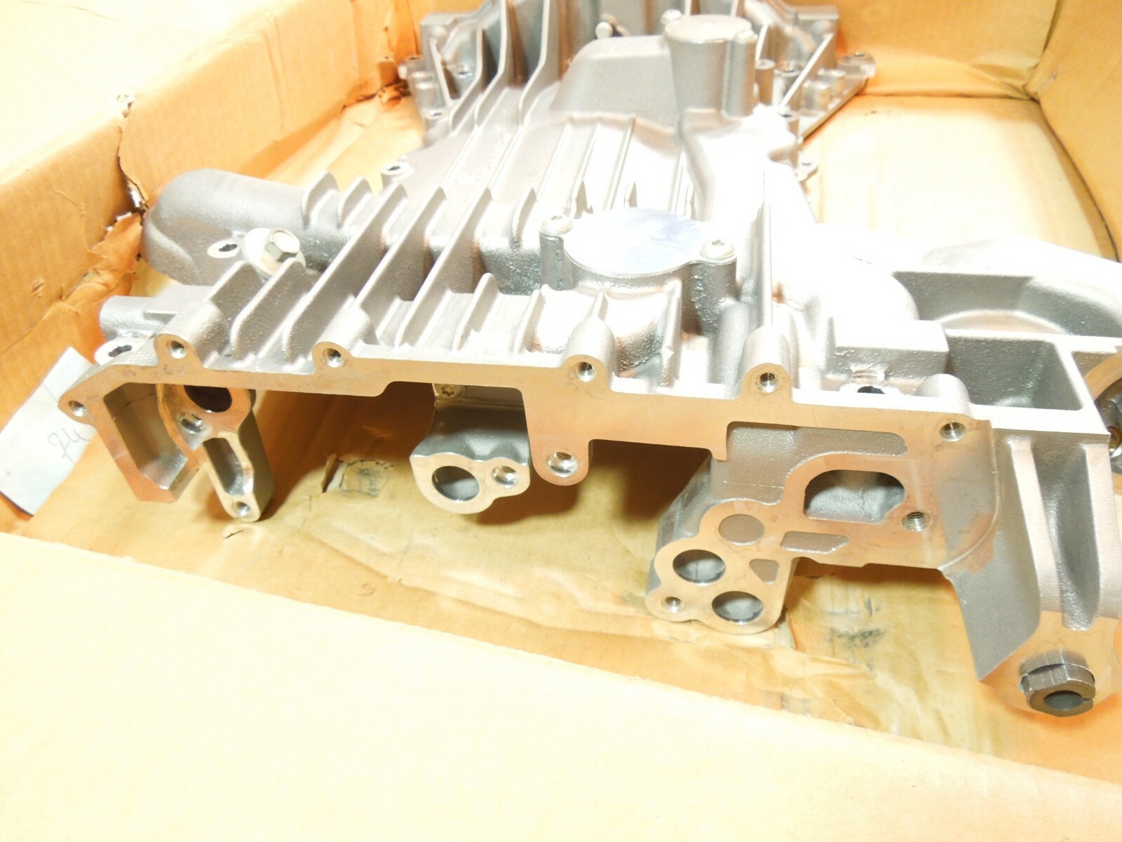 ASTON MARTIN V8 VANTAGE 4.3 SUMP ASSEMBLY 6G336C674AE NEW OEM 
