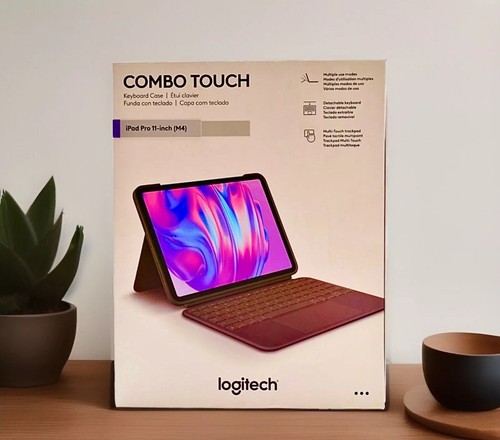 Logitech COMBO TOUCH iPad Pro 11" (M4) Keyboard Case 920-013304 Black BRAND NEW