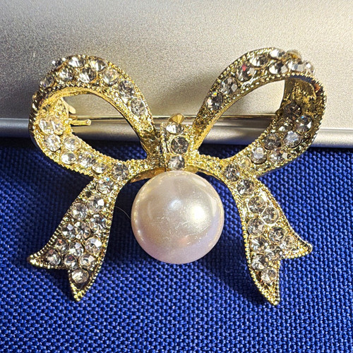 Rhinestone & Crystal Pavé Bow Brooch Pin Gold Tone White Round Pearl, 2 in