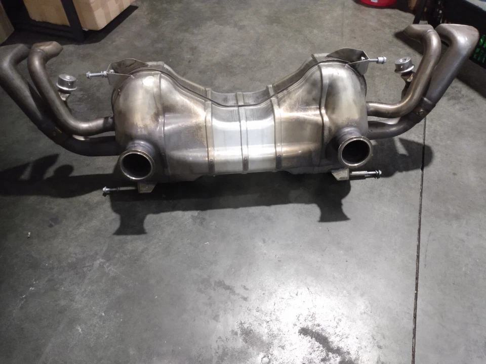 Sistema de silenciador de escape 2017 Audi R8 V10 Spyder fabricante de equipamento original / PN: 420 251 609 L - Imagem 4 de 4