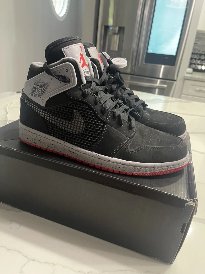 Nuevo Talla 9.5 Nike Air Jordan 1 Retro 89 Medio Negro Rojo Fuego Cemento 599873-003 Foto 3 de 4