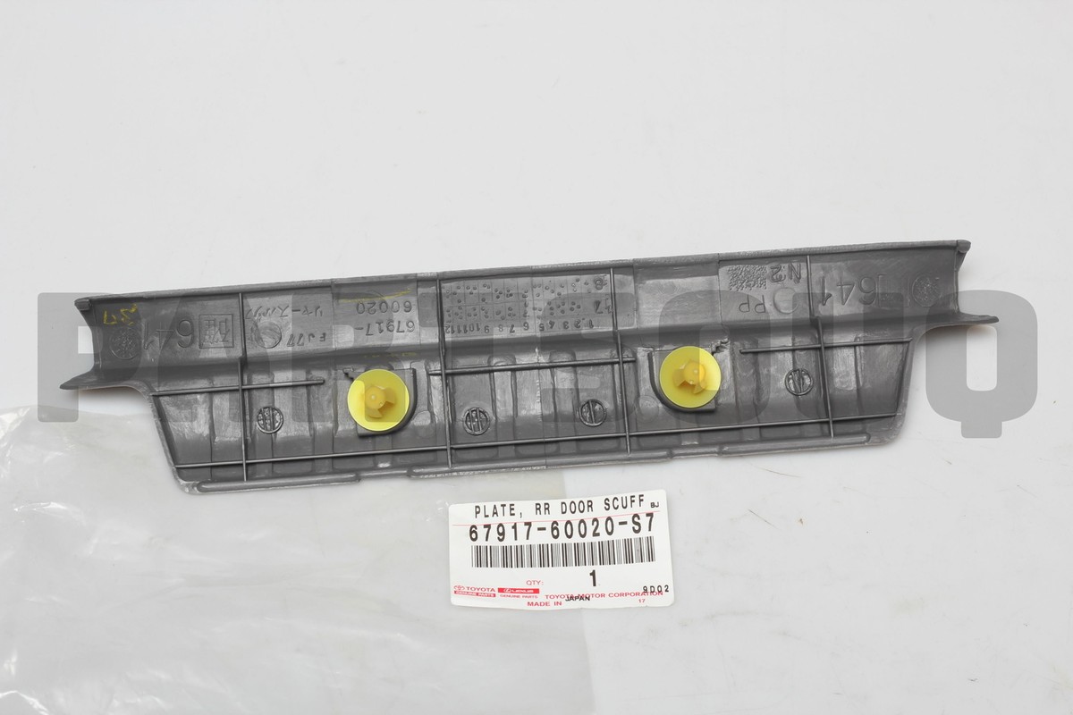 の 6791760020S7 Genuine Toyota PLATE, REAR DOOR SCUFF, RH/LH