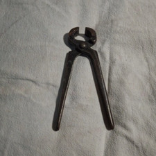 Antica tenaglia vintage attrezzo retrò  vecchi attrezzi  lavoro fabbro falegname