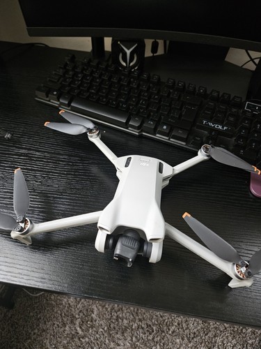 DJI Mini 3 Aircraft Only + Battery - FOR PARTS / REPAIR - Powers On / Good Shell