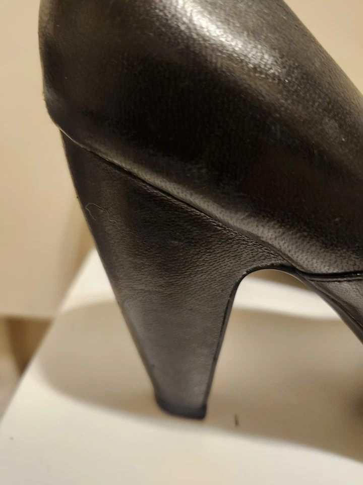 Miz Mooz "Nan" Black Leather Round Toe Pyramid Heel Classic Pumps Sz.10 Ret.$185 - Image 2 of 4