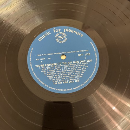 NAT KING COLE SINGS WITH THE NAT KING COLE TRIO 1970 GB VINYL LP ALBUM MFP 1129 - Imagen 5 de 8