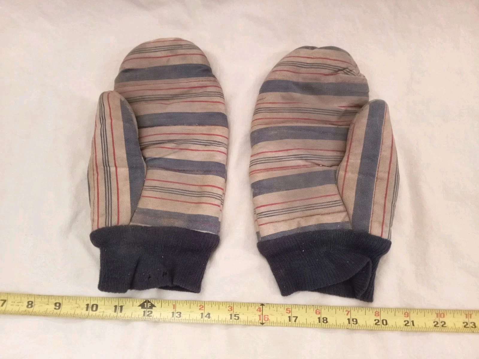 vintage Ski / camping / hunting, Mittens size medium, 1950s.
Opens in a new window or tab