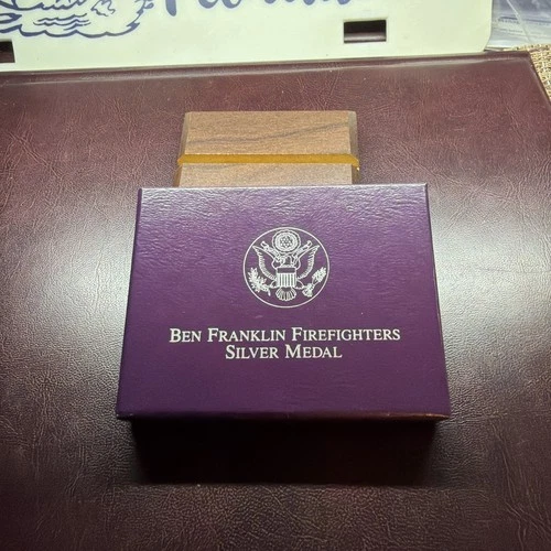 1992 Ben Franklin Firefighters Uncirculated Silver Medal 1 oz .999 Round