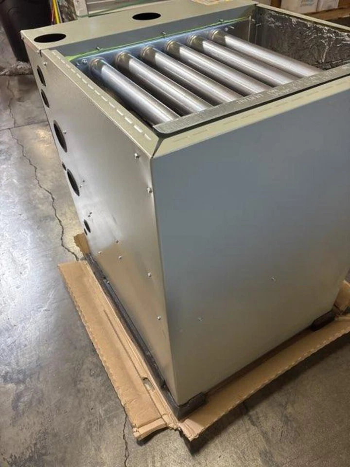 Trane S9V2D120U5PSBD 120,000 BTU 2-Stage Up/Horizontal Gas Furnace 96% 220772 - Image 3 of 4