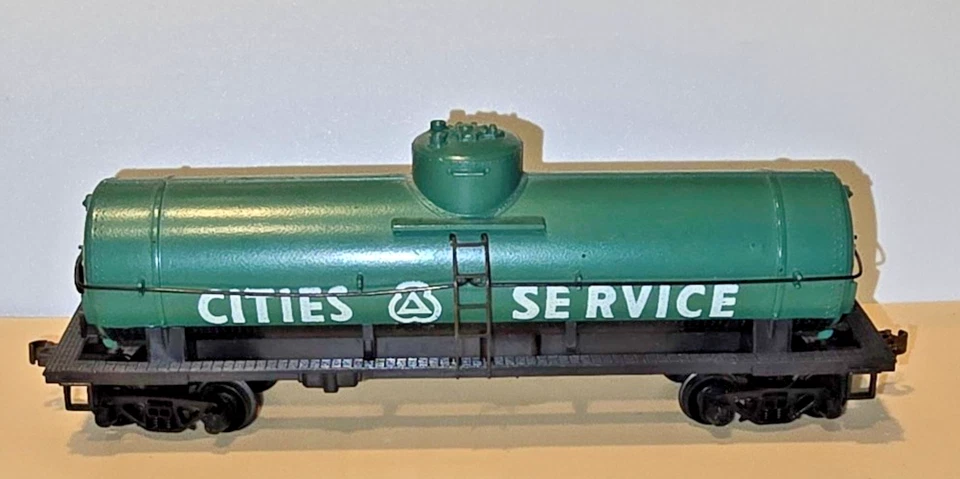 4 HO Vntg Single Dome Tank Cars Hooker Mobil Gas Gulf Cites Knuckle Coup Die Cas - Image 4 of 4