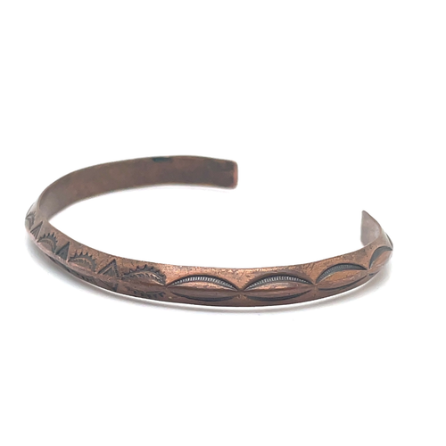 Vintage kariertes Navajo massives Kupfermanschettenarmband, Dreiecksprofil - 6,5 Zoll - Video 1 von 1