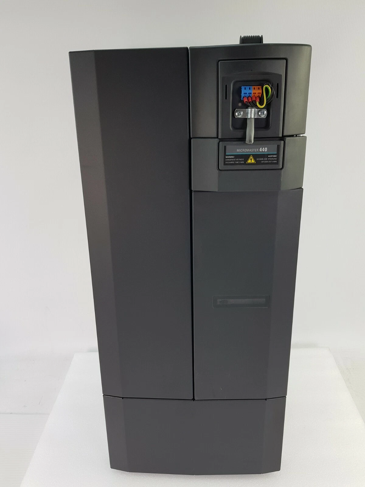 Siemens MICROMASTER 440 30 kW drive with front covers fitted, full front view