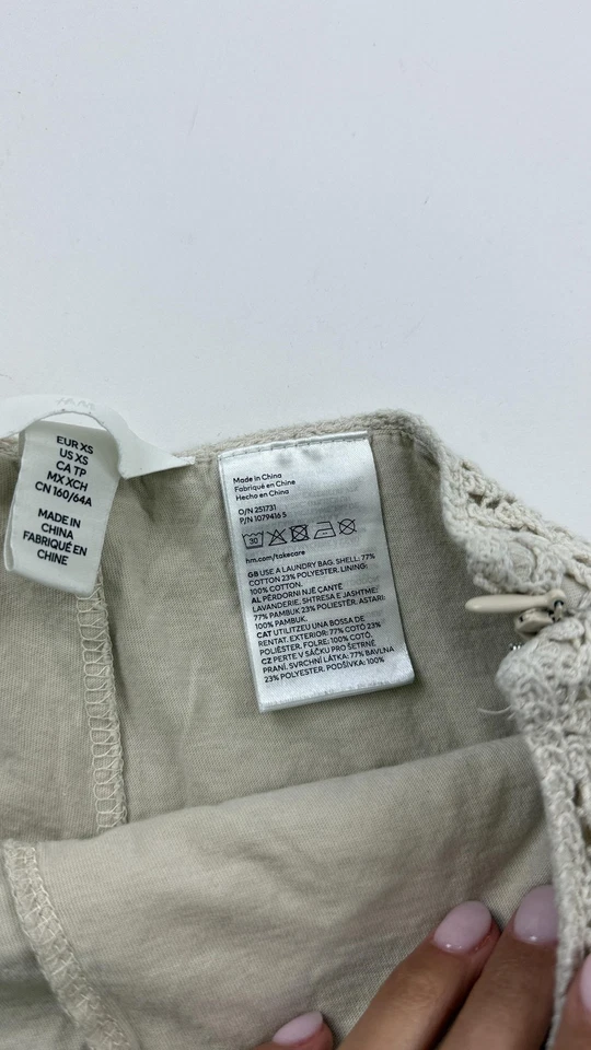 Shorts feminino H&M XS bege crochê renda forrado boho festival verão praia marfim - Imagem 4 de 4