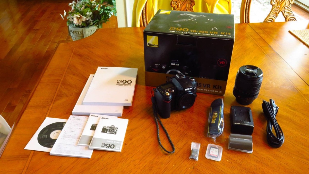 Nikon D90＆18-105mm VR キット元箱ありショット数5,311枚 NIKON D90 18-105 VR Kit Amazing Condition Complete - Only 1460
