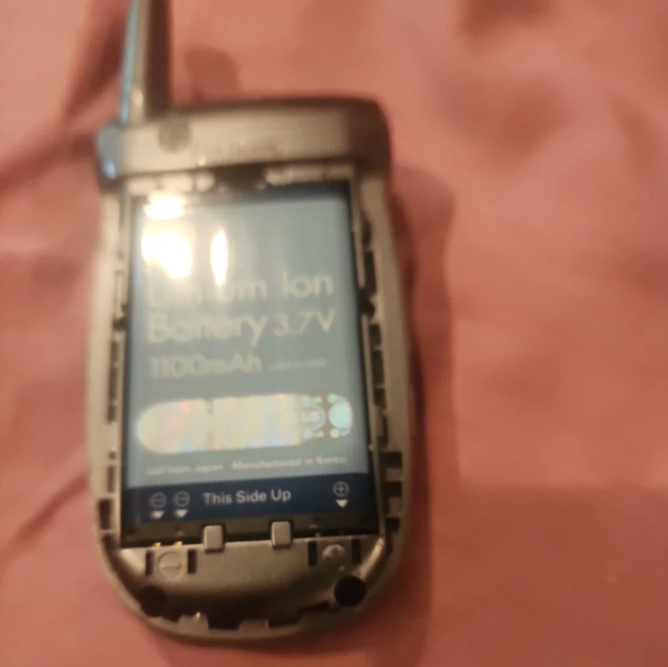 Teléfono plegable LG VX3800 Foto 2 de 3