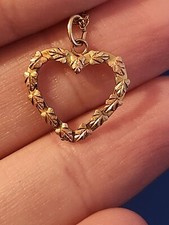 10K Yellow Gold Heart Necklace/Pendant 1.7g