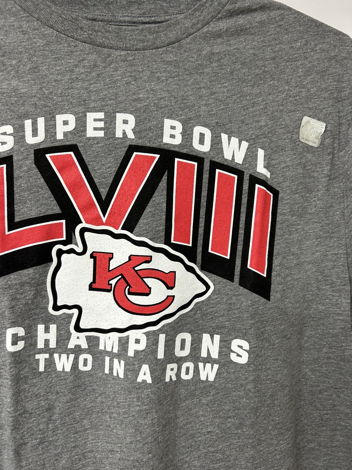 Fanatics taglia XL NFL Licenza KC CAPIS Superbowl LVIII Champions ""Due in una fila