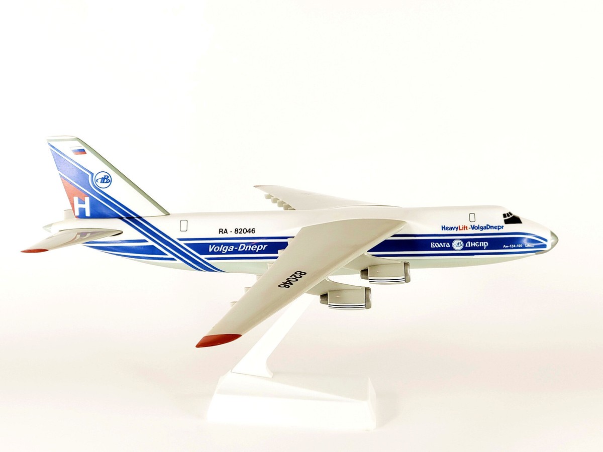 貨物機模型　アントノフ　AN-124-100 RUSLAN　1/200　　か ドイツレベル】03807)1/144 アントノフ An-124 Ruslan - 福岡の