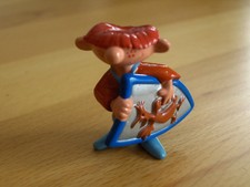 >>>Junge rothaarig mit Schild Gockelmotiv<<<