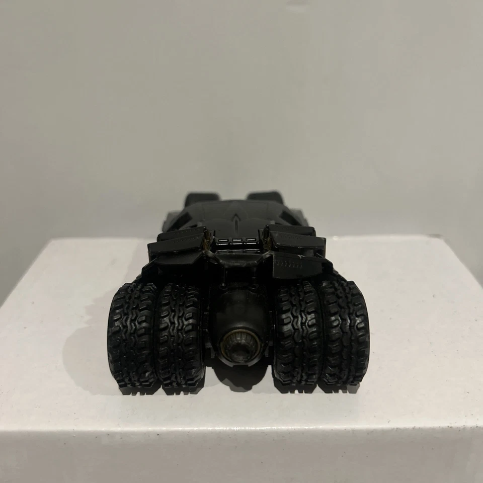 Batimóvil trasero DC Comics Batman The Dark Knight 2020 Jada Toys escala 1/32 Foto 3 de 4