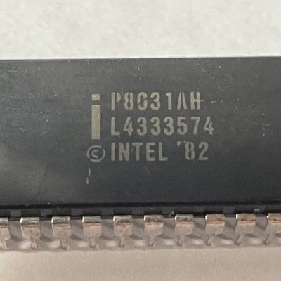 Lot of 138 Intel Microcontroller 40-Pin DIP 8031 128kb 8-Bit 12Mhz 46517-01