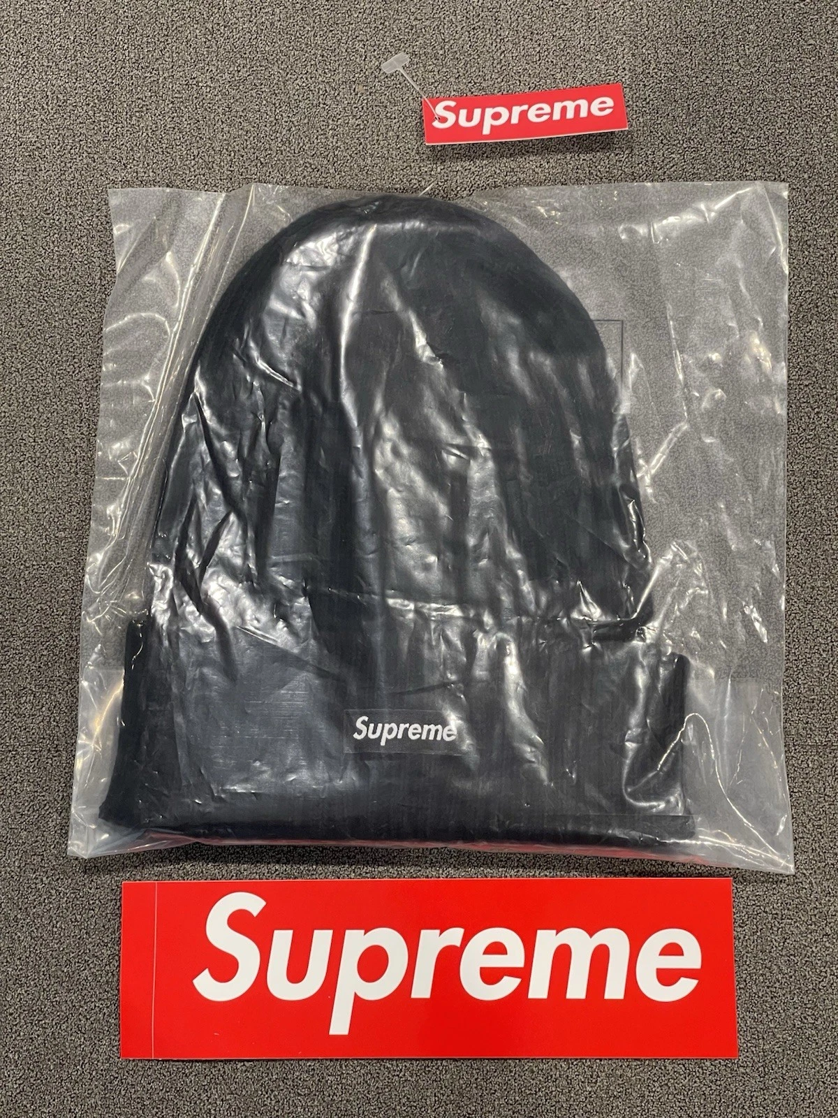 Bonnet Supreme Overdye noir neuf SS25 Supreme Paris 2025 comme neuf avec autocollant scellé