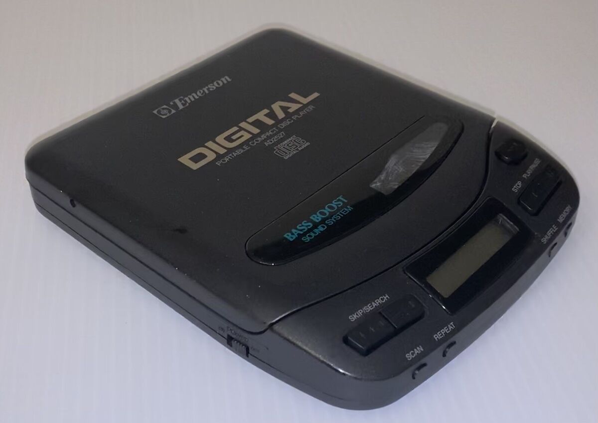 Vintage Emerson Digital Portable Compact Disc (CD) player w Vintage Emerson Digital Portable Compact Disc (CD) player w