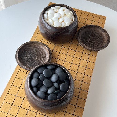 VINTAGE OLD GO GOISHI JAPANESE GAME Black White Stones folding Wooden Box