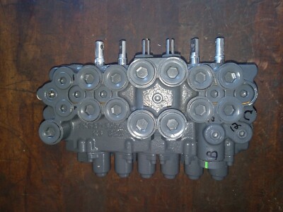 Kubota 7K527-62900 Control valve for BT1000B and BT1400 backhoe | eBay