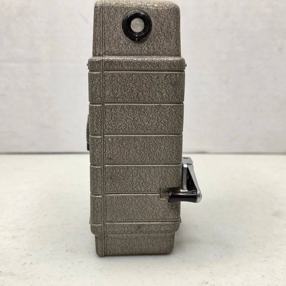 Cámara de película Bell & Howell Sun Dial 220 8 mm - Vintage años 50 - Completa Foto 4 de 4